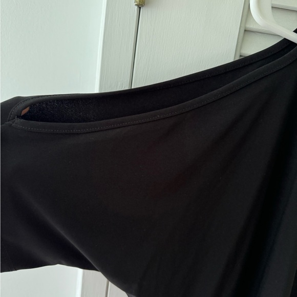 Black cold shoulder shirt - Picture 2 of 4